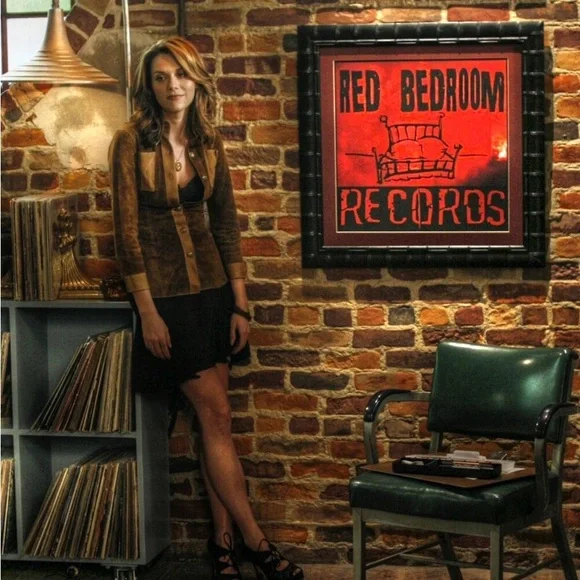 One Tree Hill Red Bedroom Records T-Shirt - Picture 5 of 6